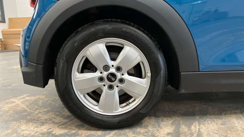 MINI Hatchback 1.5 Cooper Classic 3dr Auto Petrol Hatchback